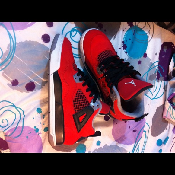 Toro 4s size 3 looking to Trade size 3/4 or sell - Picture 2 of 4