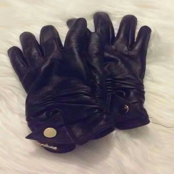 Bebe Genuine leather gloves