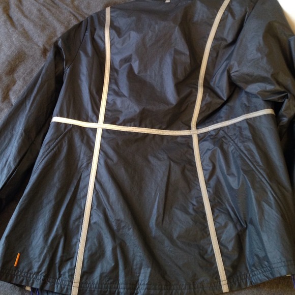 Small Lucy Raincoat - Picture 3 of 3