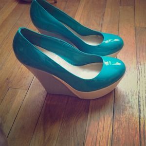 Turquoise wedge