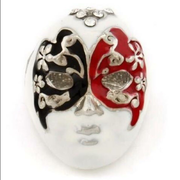 Beautiful Red And Black Rhinestone Opera Mask Ring - Picture 2 of 4