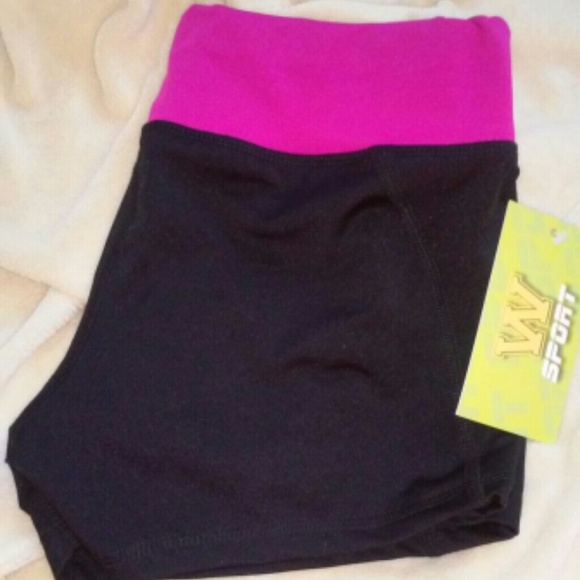 Reserve!!! New W Sport short and earrings pink