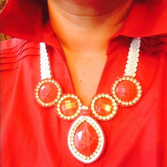 Handmade necklace in red - Picture 3 of 3