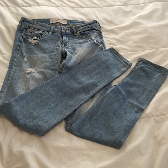 Hollister distressed light wash skinny jeans
