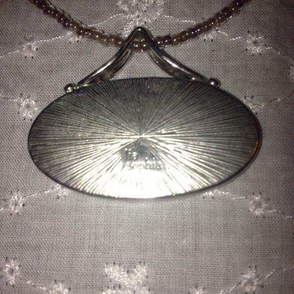Silver necklace w/ pendant that has abalone look. - Picture 2 of 5