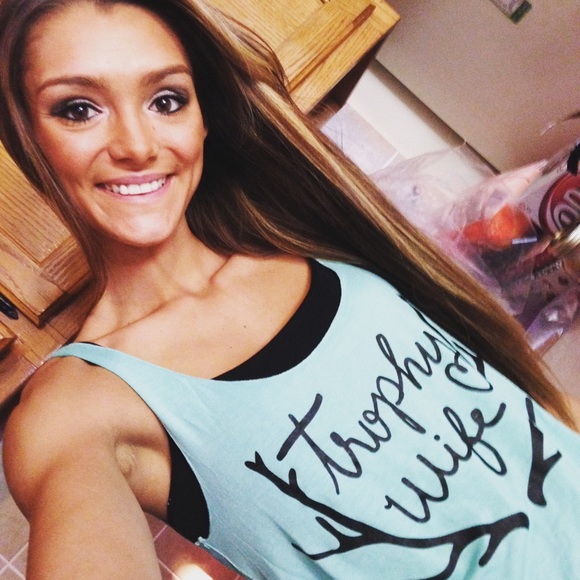 ๐MEET YOUR HOST OF WHITNEYS CLOSET๐ - Picture 3 of 4