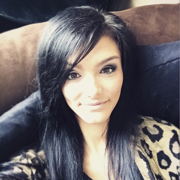 ๐MEET YOUR HOST OF WHITNEYS CLOSET๐ - Picture 4 of 4