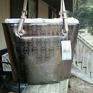 Michael kors handbag BNWT ON HOLD