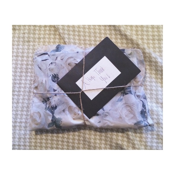 Packaging is everything ladies 🌻 - Picture 1 of 1