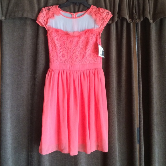 Elise Ryan Skater Dress with Scallop Lace