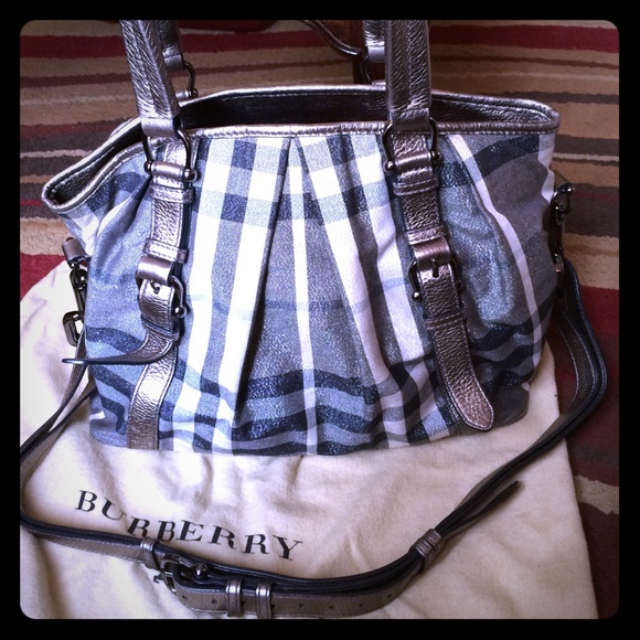 🎉 SOLD Authentic Burberry shoulder, cross body