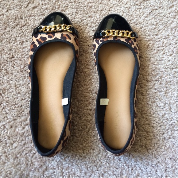 Adorable leopard print flats!