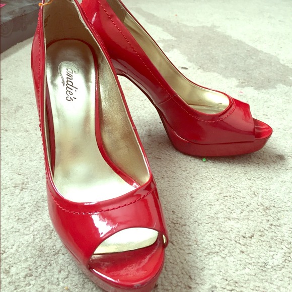 Candie's sexy red pumps. Size 9med