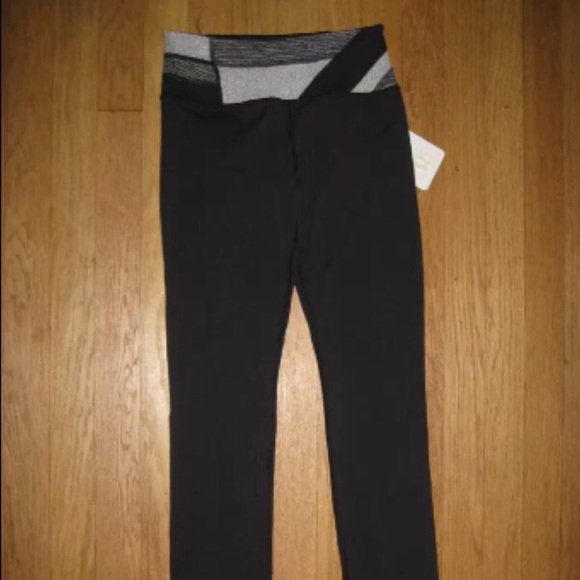 Lululemon skinny groove pants! Size 2 - Picture 2 of 4