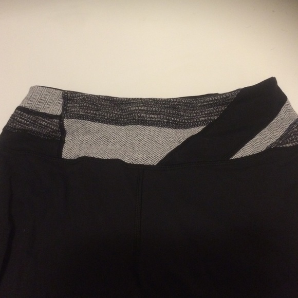 Lululemon skinny groove pants! Size 2 - Picture 4 of 4