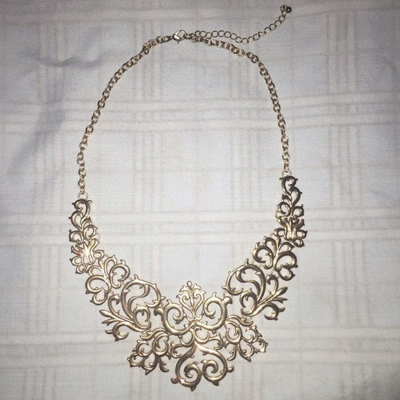 Statement costume gold necklace