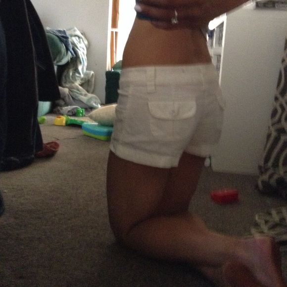 White shorts - Picture 2 of 2