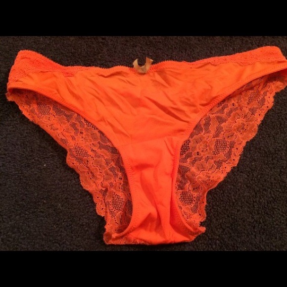 A Giligan O'Malley bra and panties. - Picture 2 of 4