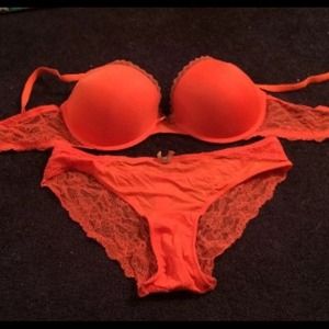 A Giligan O'Malley bra and panties.