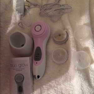 True glow sonic facial brush