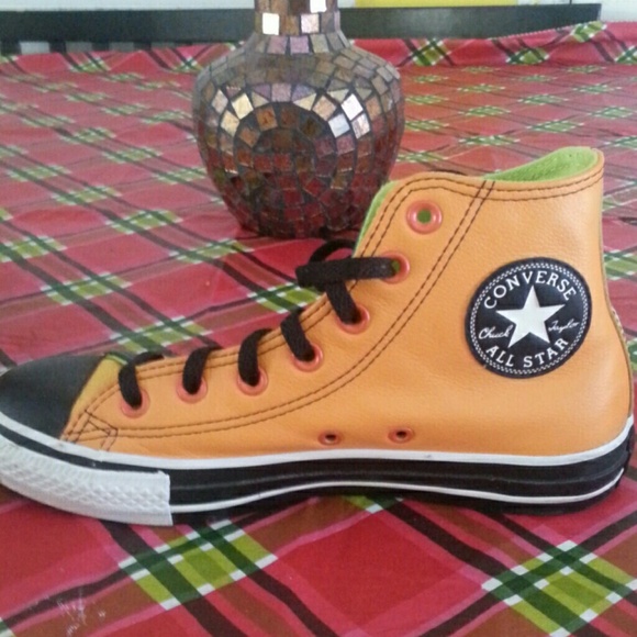 Converse Sneaker - Picture 2 of 3