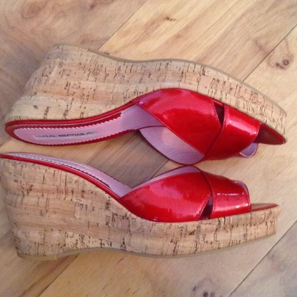 Peep toe wedge in fire engine Red - Picture 3 of 3