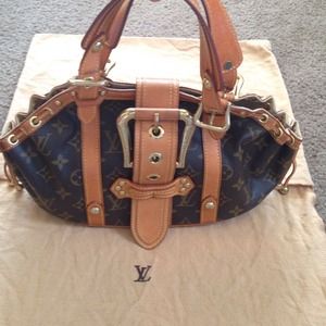 ✨Limited edition Louis Vuitton Theda handbag‼️
