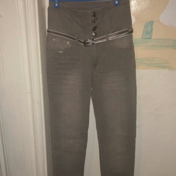 High-Waisted Jeans - Picture 1 of 3