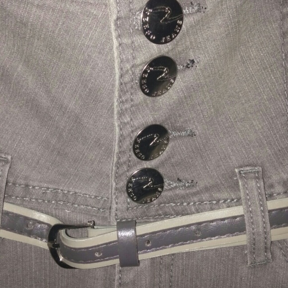 High-Waisted Jeans - Picture 2 of 3