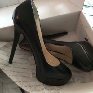 Black Aldo pumps