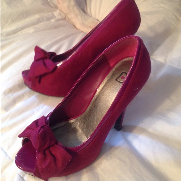 Hot pink suede peep toe pumps - Picture 1 of 4
