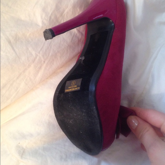 Hot pink suede peep toe pumps - Picture 3 of 4