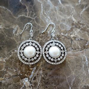 Classy pearl earrings