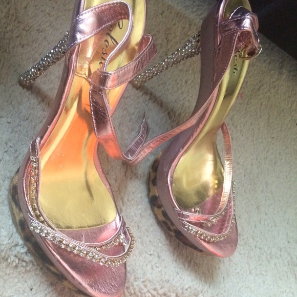 Heels - Picture 1 of 1