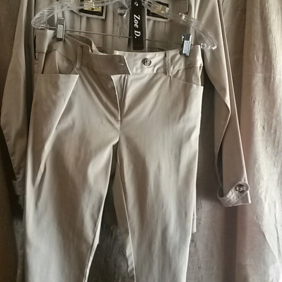 A two piece set - Picture 3 of 4