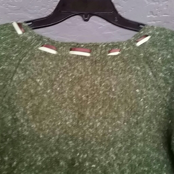 Sweater - Picture 4 of 4