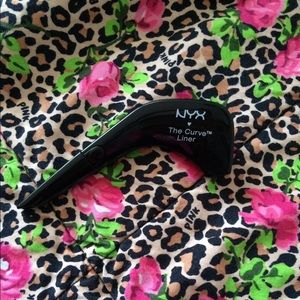 NYX Curve Eyeliner