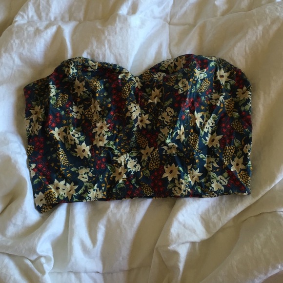 Urban Outfitters Tops - Tropical print crop top