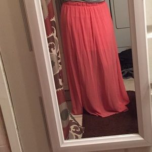 Selling a pink maxi skirt from forever21