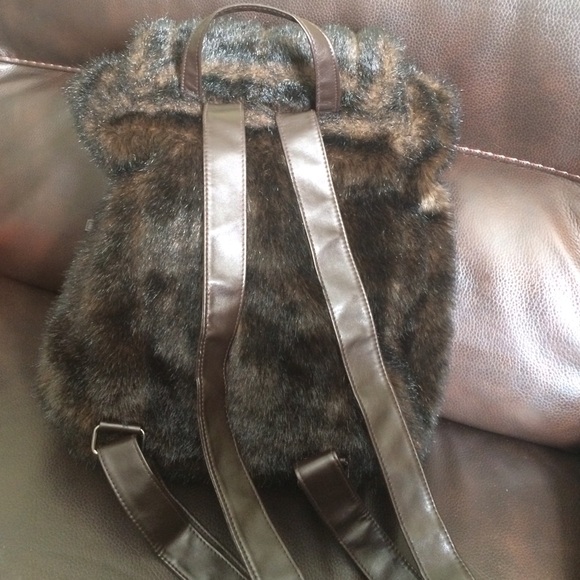Back pack - Picture 2 of 3