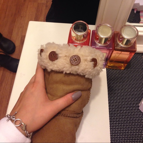 ‼️chestnut button uggs ‼️ - Picture 3 of 3