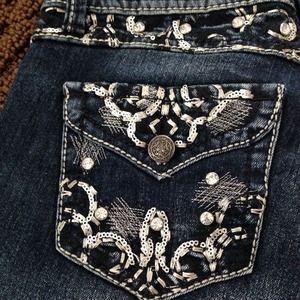💎💋PRICE DROP Premiere Buckle style Denim Jeans