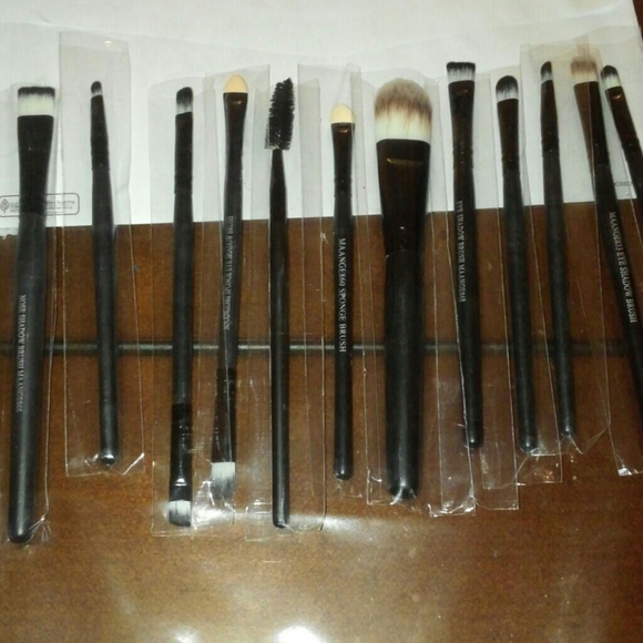 New Makeup Brushes $10