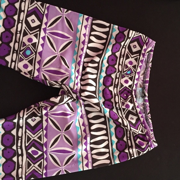 Aztec workout capris - Picture 2 of 4