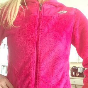 Hot pink trendy Northface Jacket. So cute.