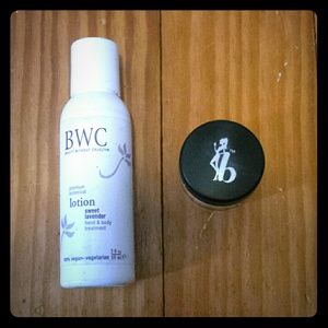 Bundle! Hand & body lotion and finishing powder