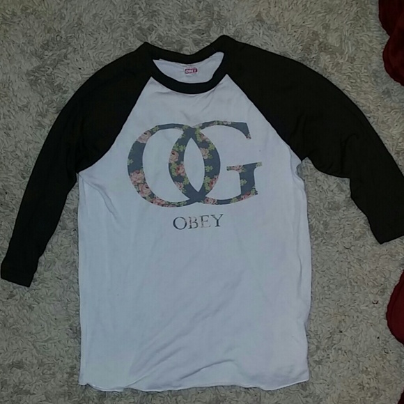 Obey tee
