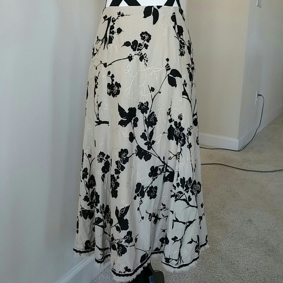 🌸SOLD IN BUNDLE 🌸WHBM skirt - Picture 2 of 4