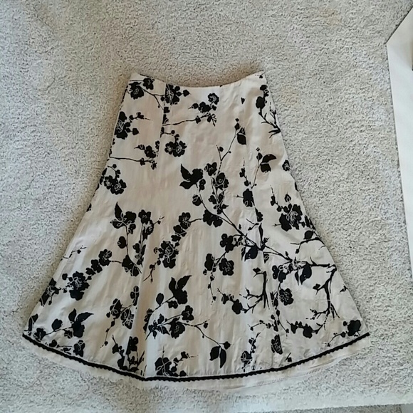 🌸SOLD IN BUNDLE 🌸WHBM skirt - Picture 3 of 4