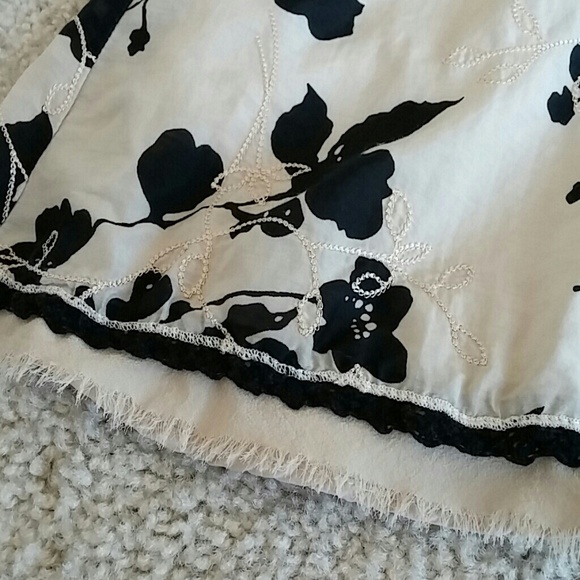 🌸SOLD IN BUNDLE 🌸WHBM skirt - Picture 4 of 4